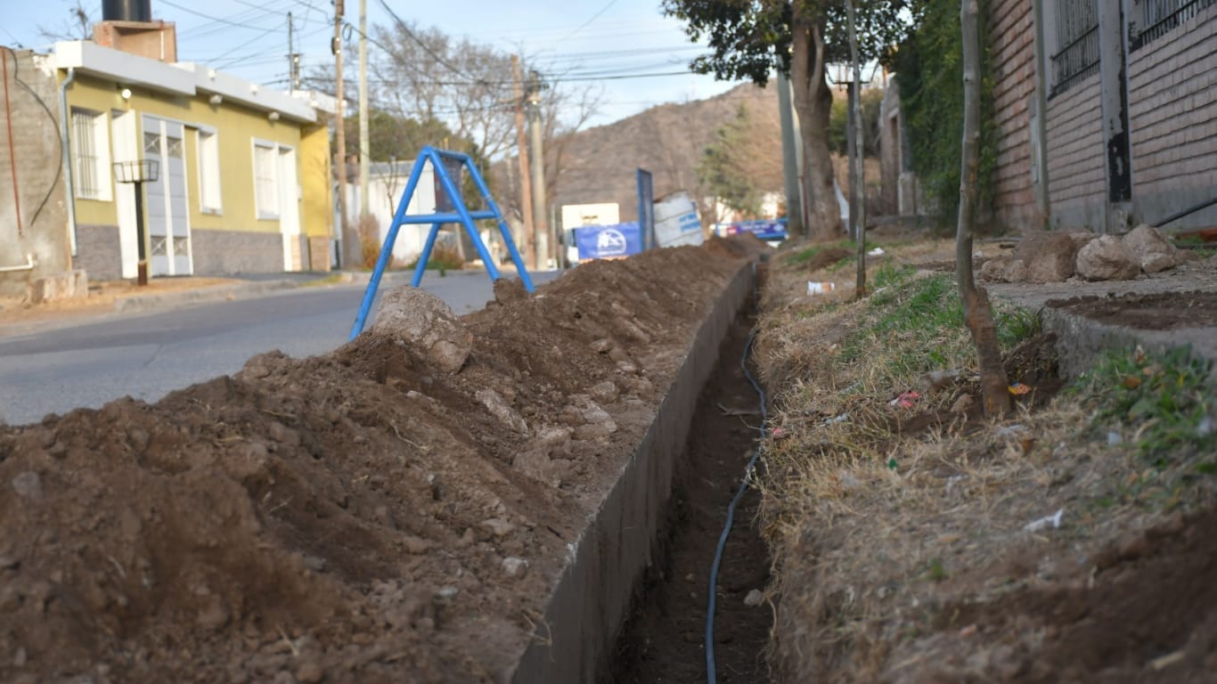 Juana Koslay mejora la infraestructura de agua potable en El Chorrillo