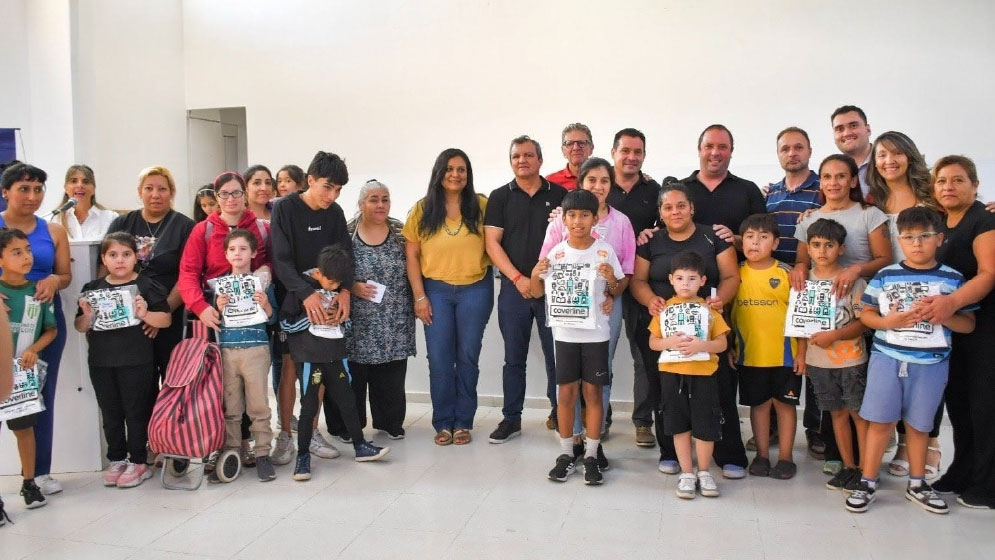 Gestión que acompaña: el Municipio entrega 500 guardapolvos y refuerza la igualdad de oportunidades