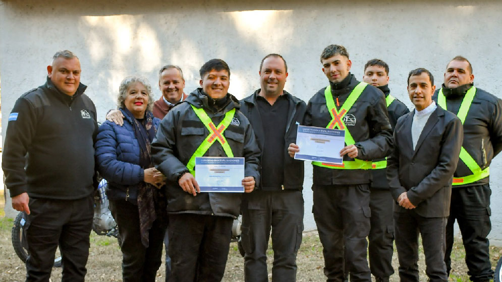 Juana Koslay realiza exámenes prácticos de conducir en la sede de CIPE con personal municipal